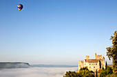 France, Dordogne, Perigord Noir, Beynac et Cazenac, labelled Les Plus Beaux Villages de France (The Most Beautiful Villages of France), castle on rock spur above the Dordogne Valley