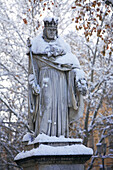 France, Bouches du Rhone, Aix en Provence, cours Mirabeau, Statue of King Rene under the snow