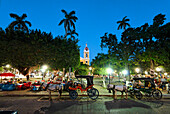 Nicaragua, Granada, kiosk of Parque Colon (Colombus Park), main square in front of the cathedral in the dowtown