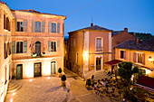 Frankreich, Vaucluse, Roussillon, beschriftet Die Schönsten Dörfer Frankreichs (Die schönsten Dörfer von Frankreich)