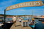 Frankreich, Var, Ile de Porquerolles, Porquerolles, dem Quai des pecheurs (Fischer Wharf) am Hafen