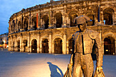 Frankreich, Gard, Nîmes, Place des Arene, Nimeno II Torero Statue von Serena Carone 1994
