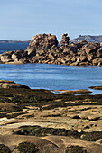 Granitfelsformationen in Ploumanac'h in der Bretagne Rose, Bretagne, Frankreich