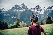 Portrait junger Mountainbiker, Mountainbike, Brandnertal, Vorarlberg, Österreich