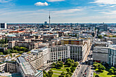 Blick auf Berlin vom Potsdamer Platz mit Blickrichtung Leipziger Strasse und Fernsehturm, Berlin, Deutschland