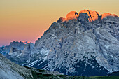 Erstes Licht am Monte Cristallo, von der Drei Zinnen-Hütte, Sextener Dolomiten, Dolomiten, UNESCO Weltnaturerbe Dolomiten, Südtirol, Italien