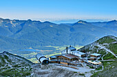 Bergstation der Karwendelbahn mit Gebäude Fernrohr, Mittenwalder Höhenweg, Karwendel, Oberbayern, Bayern, Deutschland