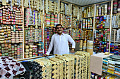 Stoffe im Suqviertel, Mutrah, Capital Area, Oman