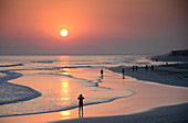 Sonnenuntergang am Strand östlich von Salalah, Dhofar, Süd-Oman, Oman