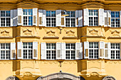 Schöne Hausfassade in der Bindergasse in der Altstadt, Bozen, Südtirol, Italien