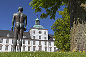 Skulptur Großer Athlet im Skulpturenpark Schloss Gottorf, Schleswig, Ostseeküste, Schleswig-Holstein, Norddeutschland, Deutschland, Europa