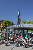 St.-Petri-Dom und Café im Hafen in Schleswig, Ostseeküste, Schleswig-Holstein, Norddeutschland, Deutschland, Europa