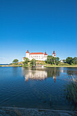 Sicht auf Schloss Läckö, Vänernsee, Kallandsö, Lidköping, Västergötland, Schweden