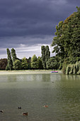 lake Kleinhesseloher See, Englischer Garten, Munich, Bavaria, Germany