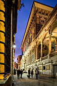 Via Garibaldi, UNESCO Welterbe, Nachtaufnahme, Genua, Ligurien, Italien