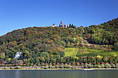 Blick über den Rhein zu Schloss Drachenburg auf dem Drachenfels im Siebengebirge, von Bonn Mehlem, Mittelrheintal, Nordrhein-Westfalen, Deutschland, Europa