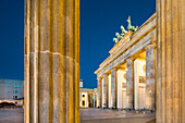 Abendstimmung, Brandenburger Tor und Pariser Platz, Mitte, Berlin, Deutschland