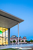 Paul-Löbe-Haus und Reichstag, Mitte, Berlin, Deutschland