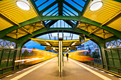 Bahnsteig, U Bahnhof Eberswalder Straße, Prenzlauer Berg, Berlin, Deutschland