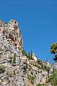 Felsenkirche, Moustiers-Sainte-Marie, Bergdorf, Schlucht von Verdon, Stausee Lac de Sainte-Croix,  Provence-Alpes-Côte d’Azur, Frankreich