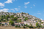 Altes Dorf mit Blick auf die Burg, Route des Crêtes, Vogesen, Provence-Alpes-Côte d’Azur, Frankreich