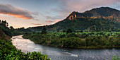 Namorona River bei Sonnenaufgang, Ranomafana Nationalpark, Madagaskar Central Highlands, Madagaskar, Afrika