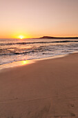Playa Papagayo Strand bei Sonnenuntergang, in der Nähe von Playa Blanca, Lanzarote, Kanarische Inseln, Spanien, Atlantik, Europa