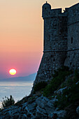 Sonnenuntergang an den Mauern der Altstadt, Dubrovnik, UNESCO Weltkulturerbe, Kroatien, Europa