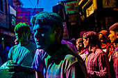 Men covered in pigment, Pigment throwing Holi Festival, Vrindavan, Uttar Pradesh, India, Asia