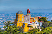 Übersicht, aus dem High Cross Area, Penna National Palace, Sintra, UNESCO Weltkulturerbe, Portugal, Europa
