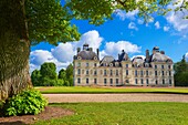 Cheverny, Castle and Gardens, Chateau de Cheverny, Cheverny Castle, Loire et Cher, Pays de la Loire, Loire Valley, UNESCO World Heritage Site, France.