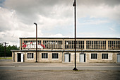 ehemaliges Firmengebäude, Ferropolis - Stadt aus Eisen, Dessau, Sachsen-Anhalt, ehemaliger Tagebau Golpa-Nord, Europäische Route der Industriekultur