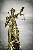 Justitia, Die Gerechtigkeit der Gerechtigkeit, Brunnen der Gerechtigkeit, Roemerberg, Frankfurt Deutschland