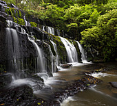 Purakaunui Falls, Wasserfall in Catlins, Clutha, Otago, Southland, Südinsel, Neuseeland, Ozeanien