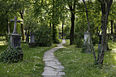 Path through the cemetery, Alter Noerdlicher Friedhof, Maxvorstadt, Munich, Upper Bavaria, Bavaria, Germany