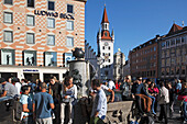 Meeting point Fischbrunnen, Ludwig Beck and old city hall, Marienplatz, Munich, Upper Bavaria, Bavaria, Germany