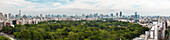 Tokyo Skyline mit grünem Shinjuku Gyoen, Shinjuku, Tokio, Japan