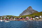 Hafen, Boot, Reine, Fjord, Moskenesoya, Lofoten, Norwegen, Europa