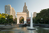 Washington Square Arch im Washington Square Park, Manhatten, New York City, New York, USA