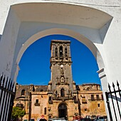 Basilica or Church of Santa María de la Asunción, Scuare of Cabildo, Plaza del Cabildo, Arcos de La Frontera, White Towns, Pueblos Blancos, Cadiz province, Andalusia, Spain, Europe.