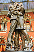 Paul Day's Meeting Place statue, known as the Lovers, St. Pancras, historic Victorian gothic railway station, London, England, United Kingdom, Europe