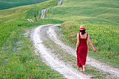 Europe, Italy, Tuscany Siena district, Val d'Orcia, Girl runs
