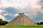 Pyramid of Kukulkan, Chichen Itza, Yucatan, Mexico