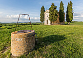 Madonna di Vitaleta chapel and its well, San Quirico d'Orcia, Orcia Valley, Siena district, Tuscany, Italy