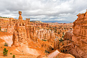 Hoodoos and Thor's Hammer from Navajo Trail Loop, Bryce Canyon National Park, Garfield County, Utah, USA