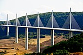 France, Aveyron 12, Millau, le viaduc de l'Autoroute A75 au dessus du Tarn, entre les causses de Sauveterre et du Larzac, concu par l architecte Lord Norman FOSTER.