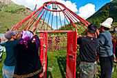 Kyrgyzstan, Issyk Kul Province (Ysyk-Kol), Juuku valley, yurt settlement, supporting the main part of the roof (tundunk) to plant sticks that will compose the final structure