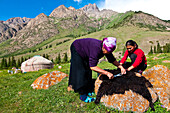 Kyrgyzstan, Issyk Kul Province (Ysyk-Kol), Juuku valley, Veniera Kalibaet and her daughter Kanikei cleaning a sheep skin