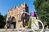 Cyclists, bicycle, Treptow gate, Neubrandenburg, Mecklenburg lakes, Mecklenburg lake district, Mecklenburg-West Pomerania, Germany, Europe