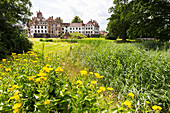 Schloss Basedow, Lenné-Park, Gartenroute, Mecklenburgische Seenplatte, Mecklenburgische Seen, Basedow, Mecklenburg-Vorpommern, Deutschland, Europa